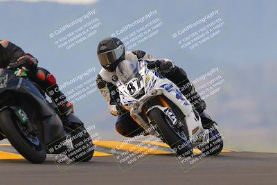 media/Sep-11-2022-SoCal Trackdays (Sun) [[81b7e951af]]/Turn 9 (930am)/